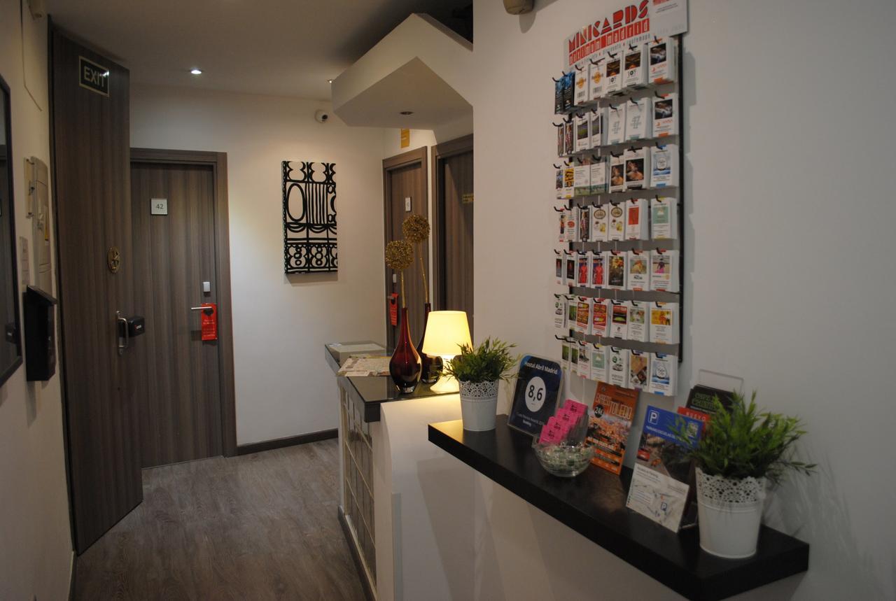 Hostal Abril Madrid Exteriör bild