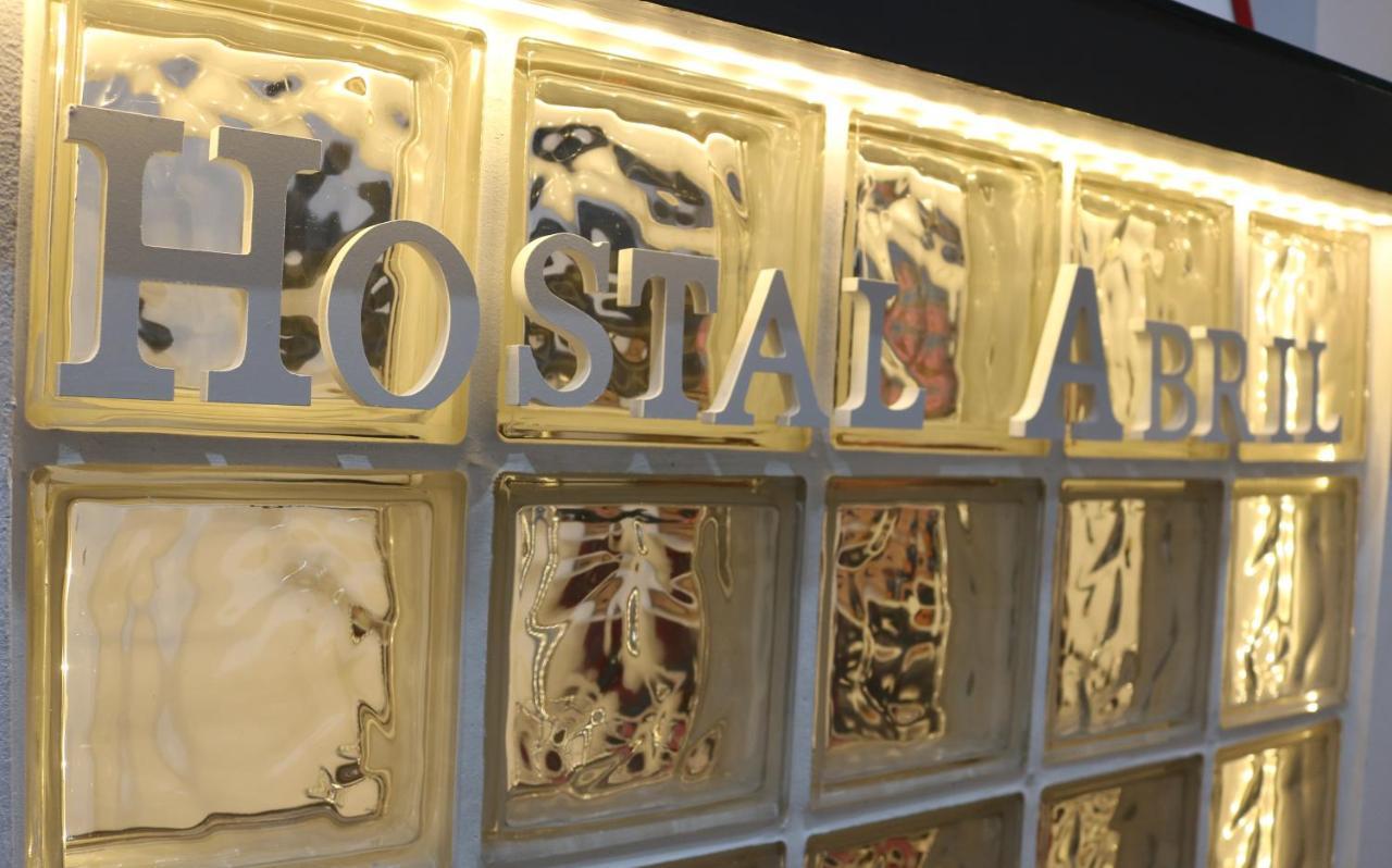 Hostal Abril Madrid Exteriör bild