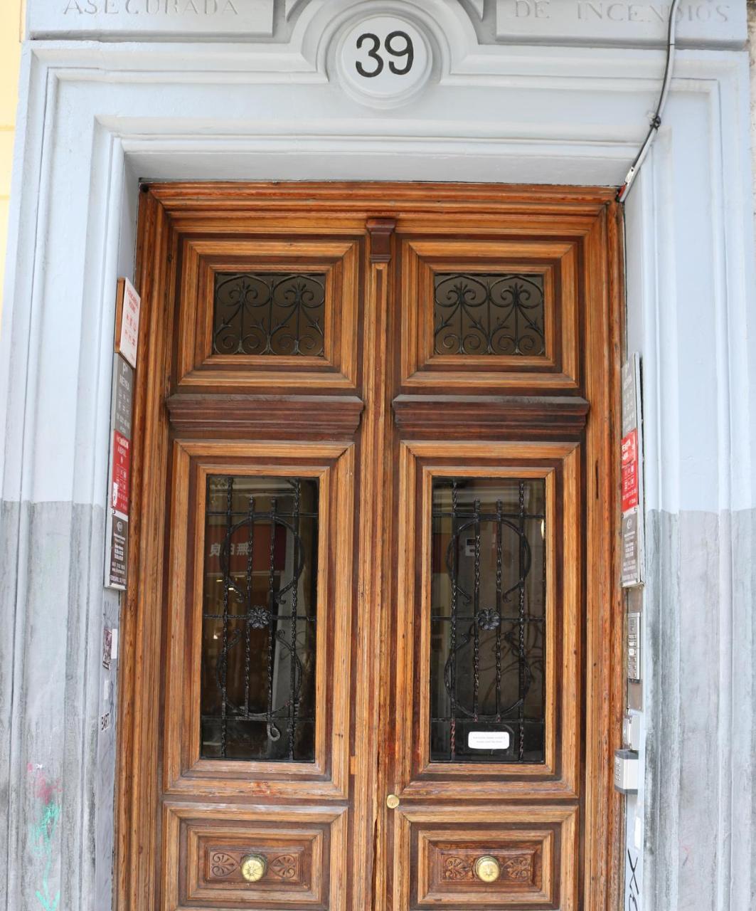 Hostal Abril Madrid Exteriör bild
