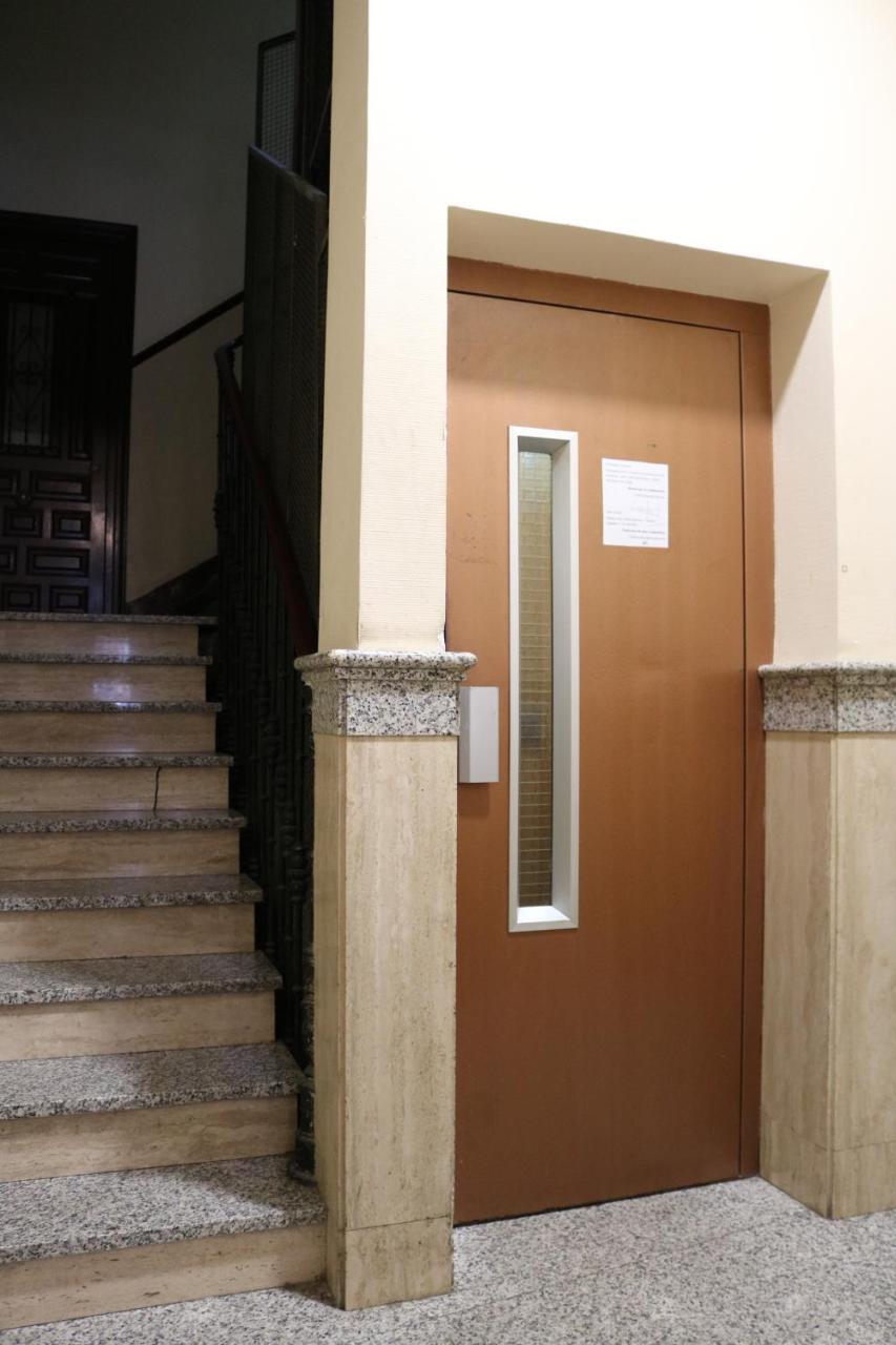 Hostal Abril Madrid Exteriör bild